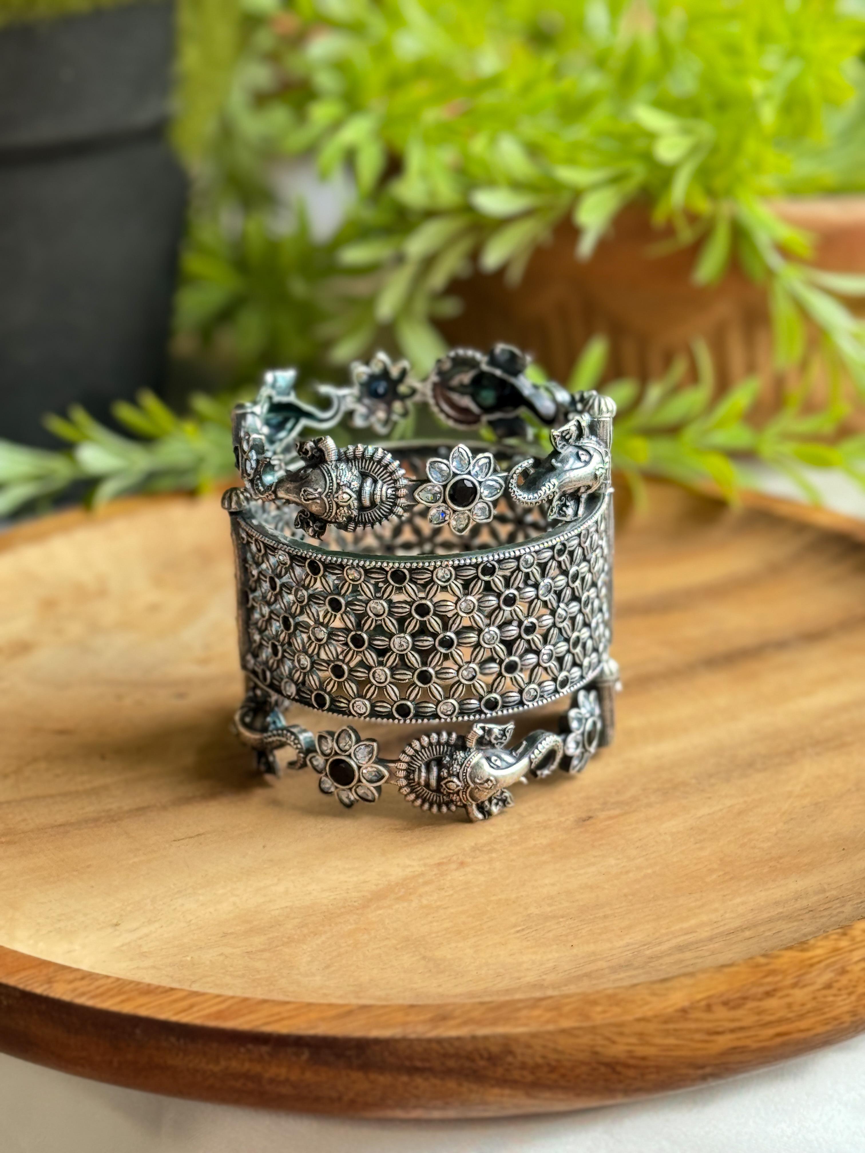 VISHVA SILVER LOOKALIKE STONE BANGLE STACK