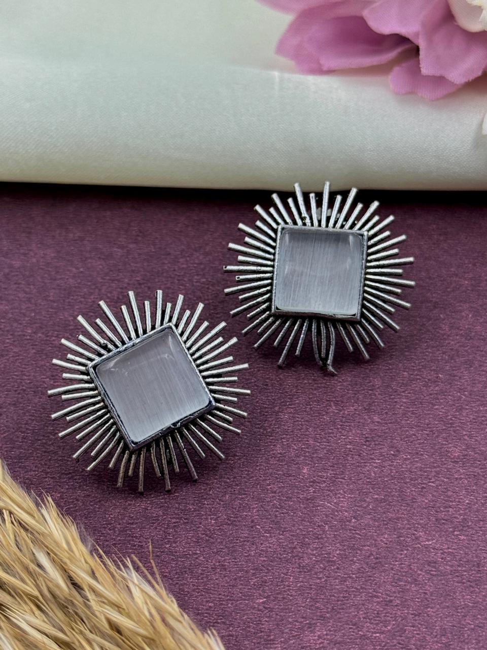 MEENAKSHI STONE STUDS EARRINGS