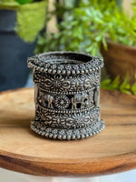 Load image into Gallery viewer, MISHAA SILVER LOOK ALIKE BANGLE STACK