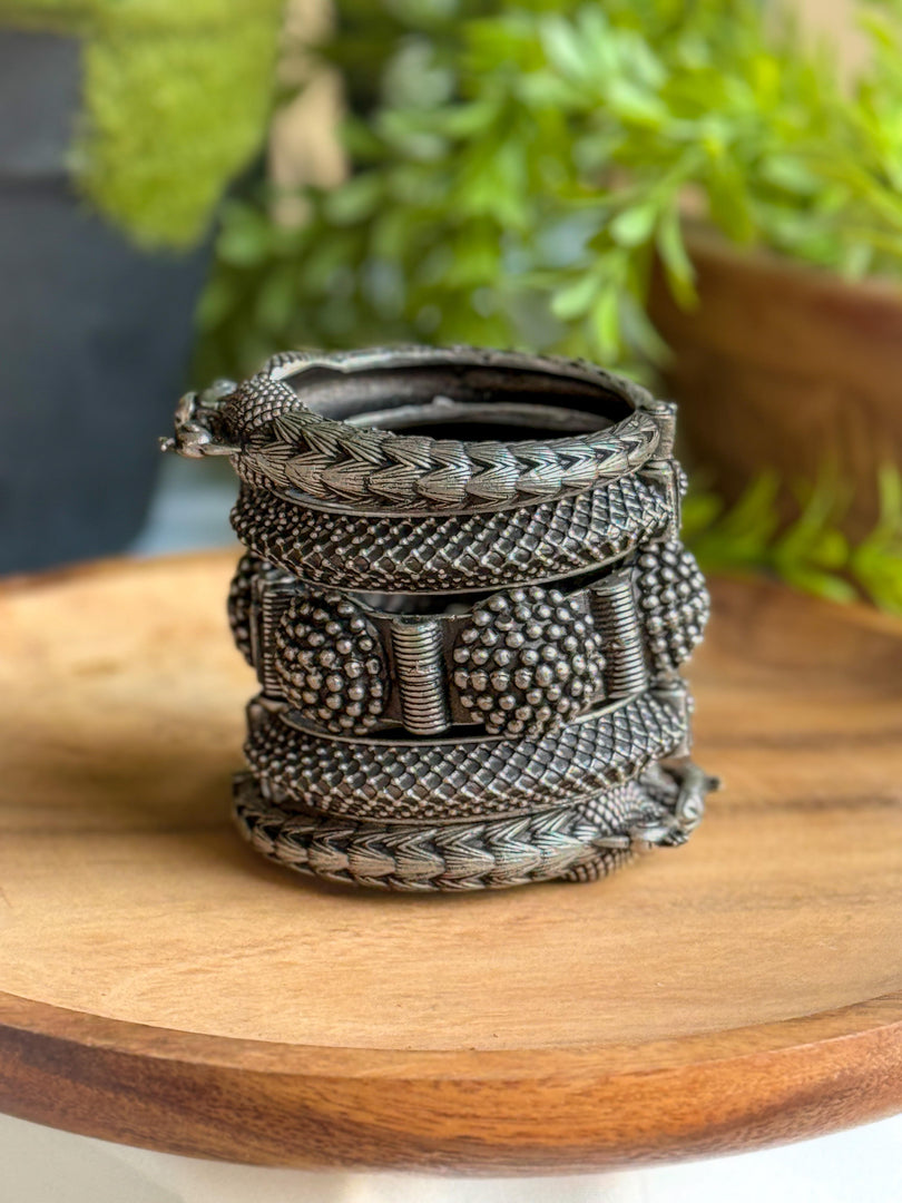 RIA SILVER LOOK ALIKE BANGLE STACK