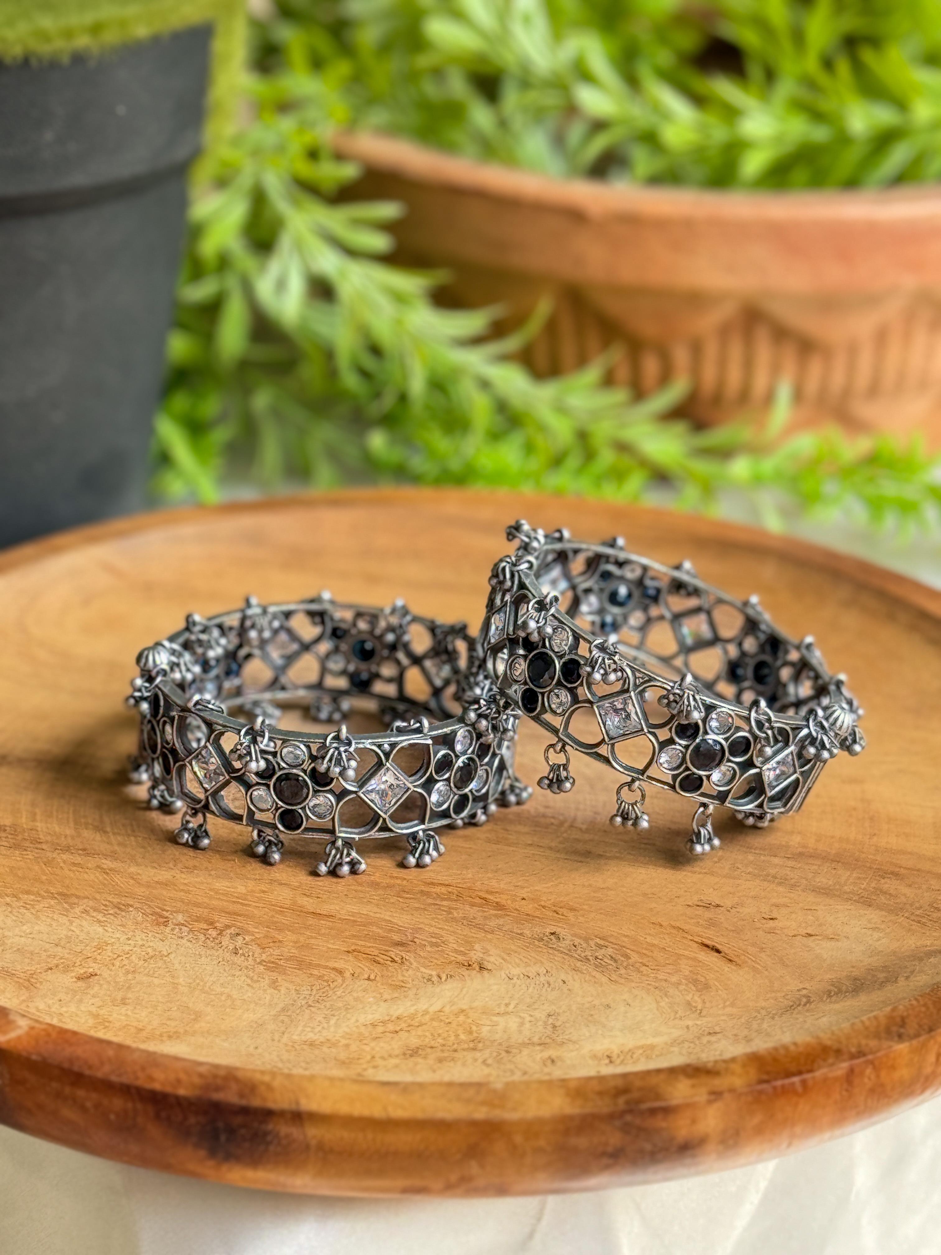 VISHVA SILVER LOOKALIKE STONE BANGLE