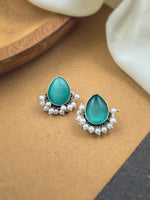 Load image into Gallery viewer, FEREL STUD EARRINGS