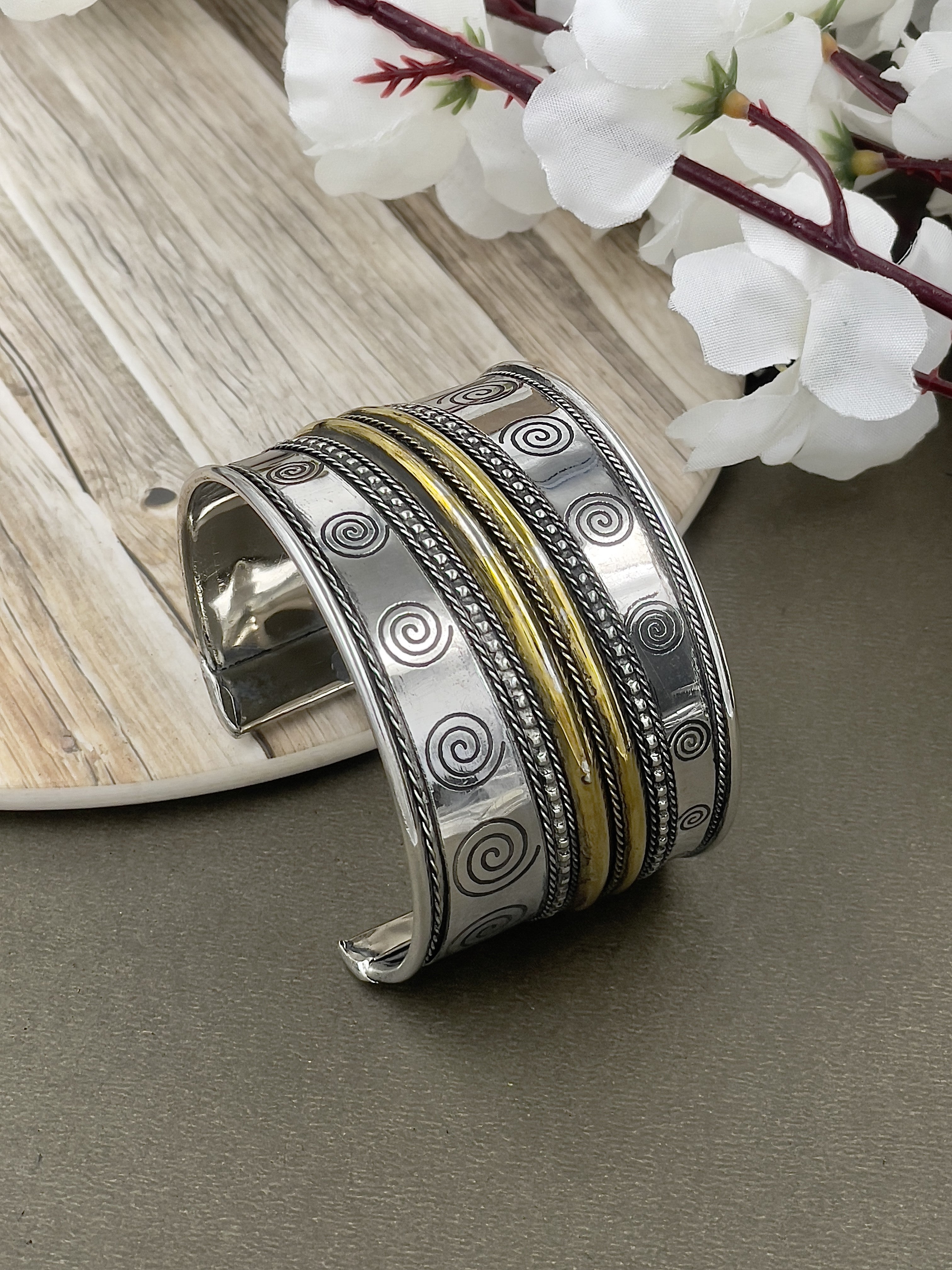 OXIDISED DUAL TONE DESIGN KADA FOR WOMEN