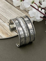 Load image into Gallery viewer, OXIDISED SILVER UNIQUE DESIGNE KADA FOR WOMEN