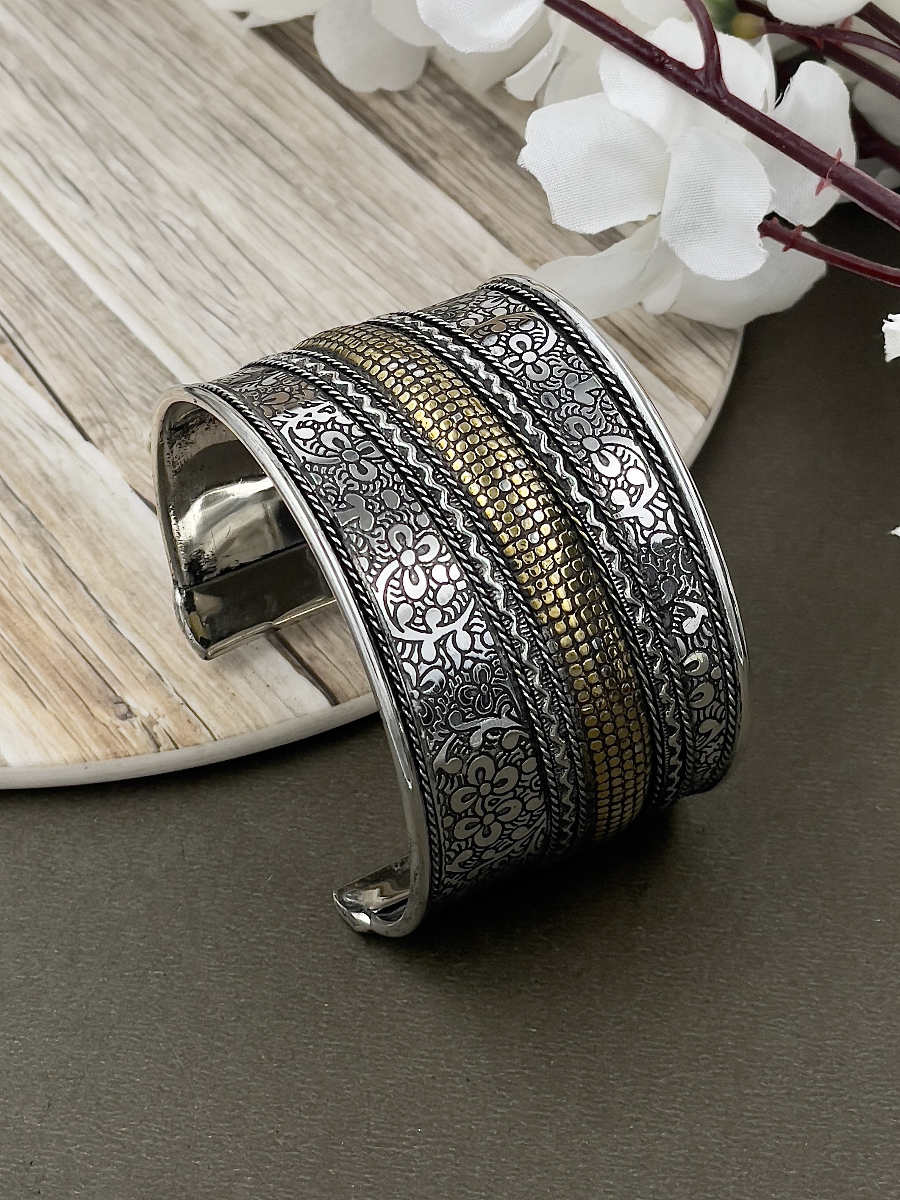 OXIDISED DUAL-TONE UNIQUE DESIGNE KADA FOR WOMEN