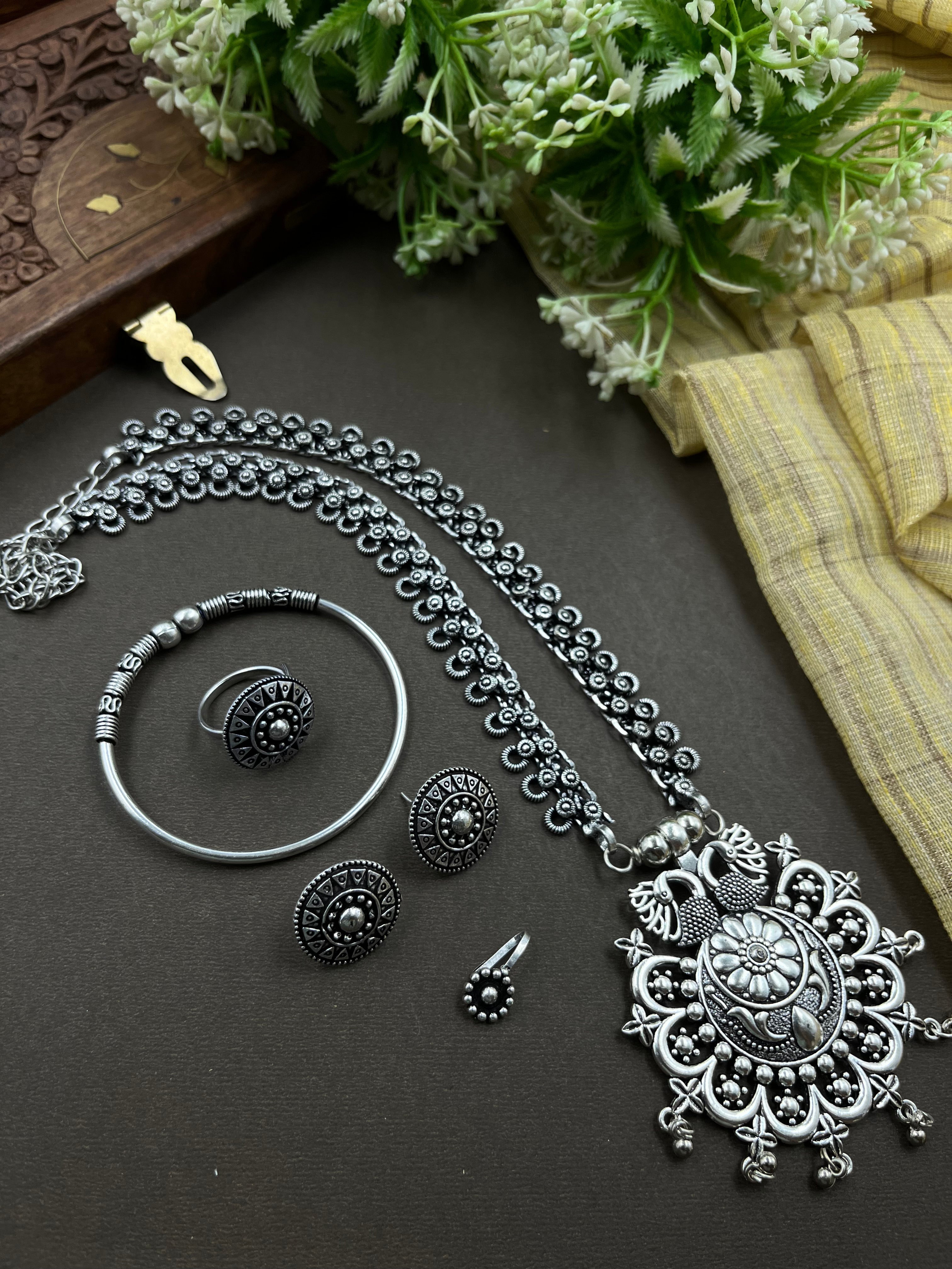 5 PIECE TRENDY JEWELLERY SET COMBO