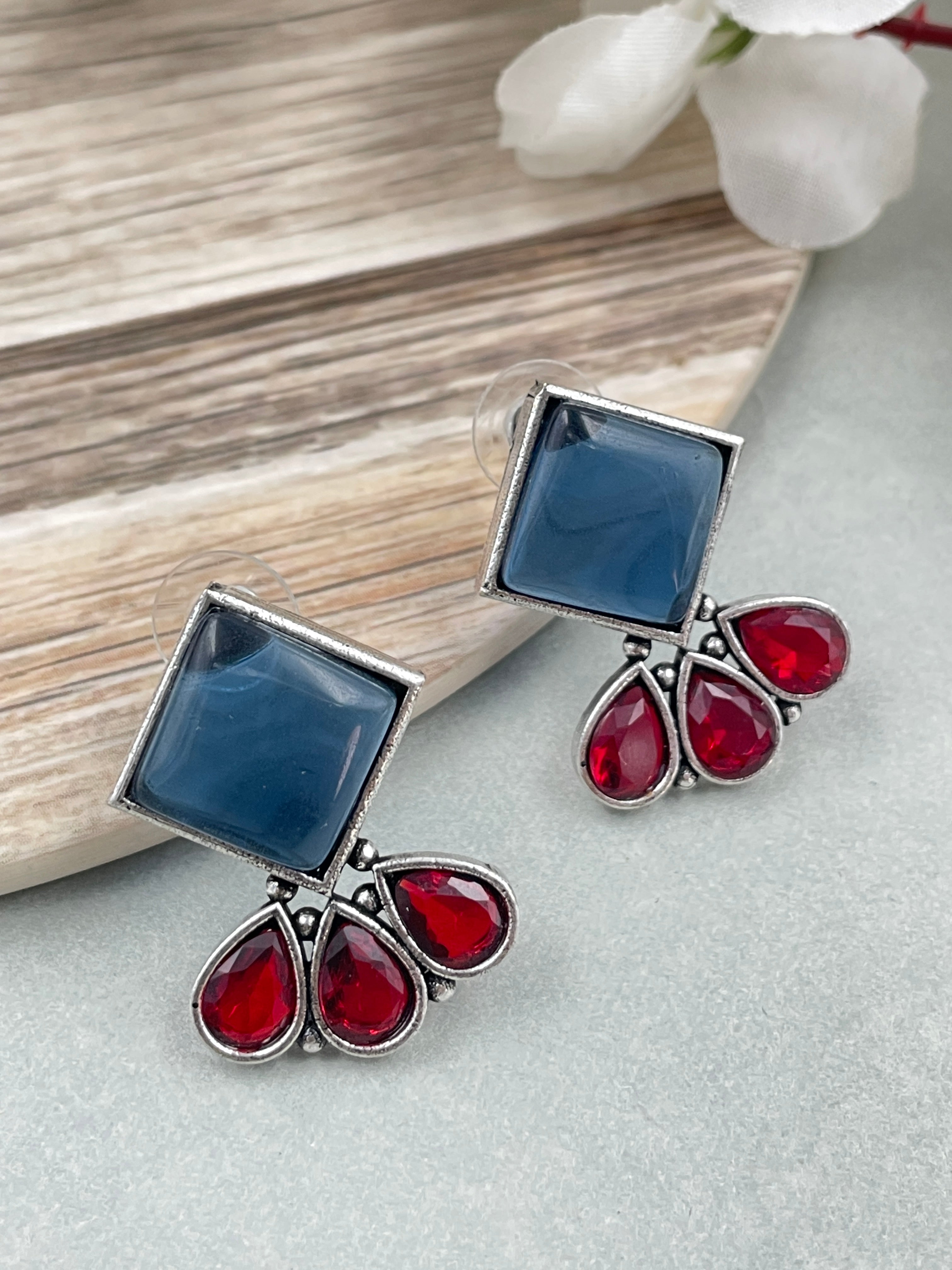 KAYRA STONE STUDS