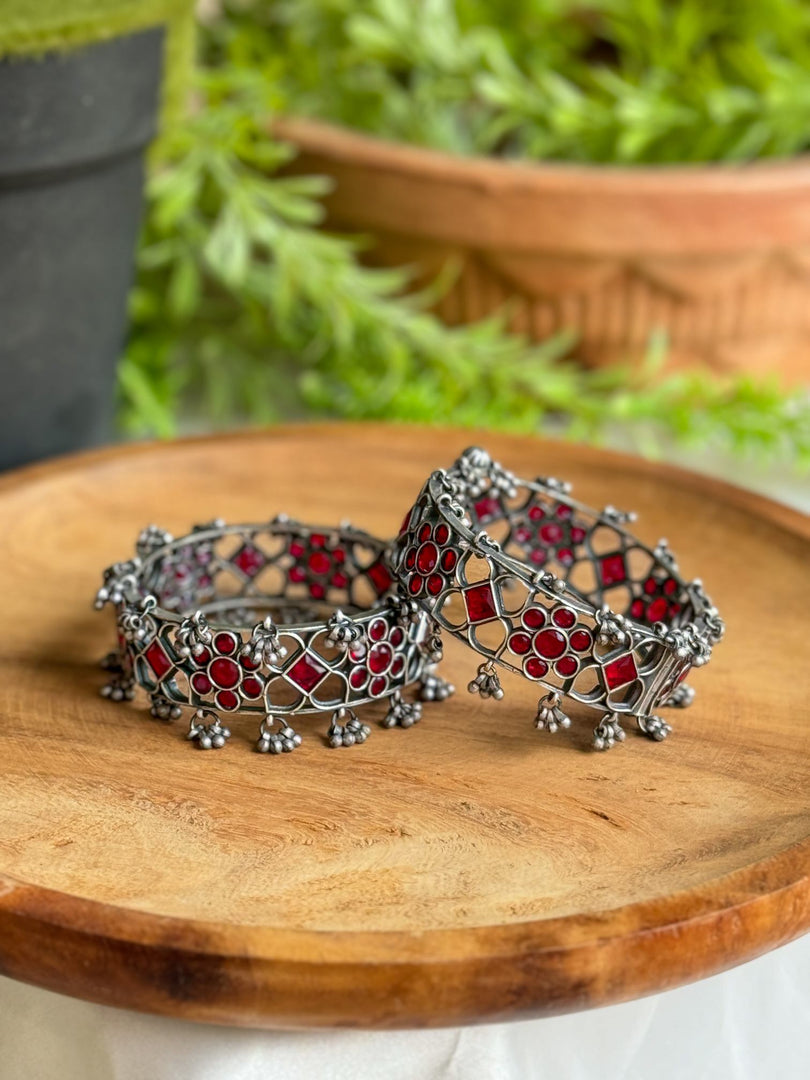 Manya Pair Of Stone Bangles