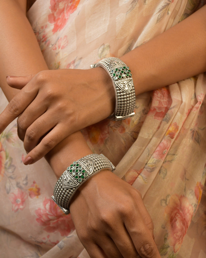 Nairah Pair Of Stone Bangles