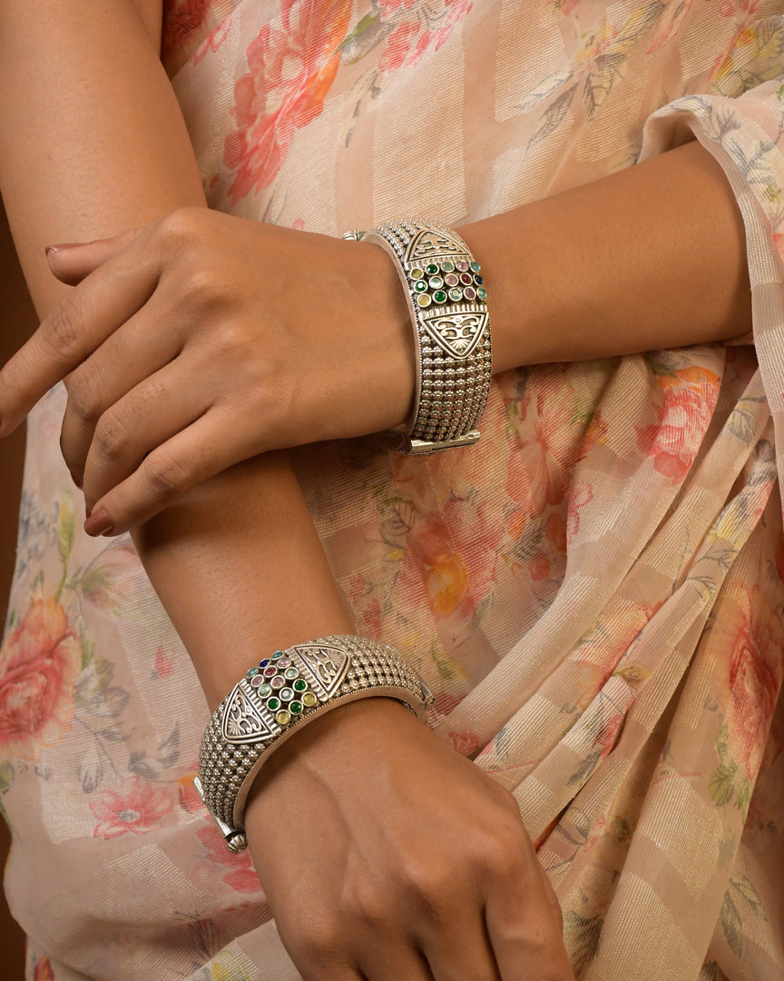 Nairah Pair Of Stone Bangles
