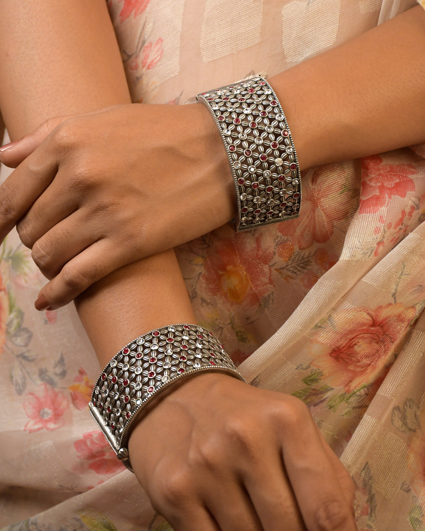 Kanvika Pair Of Stone Bangles