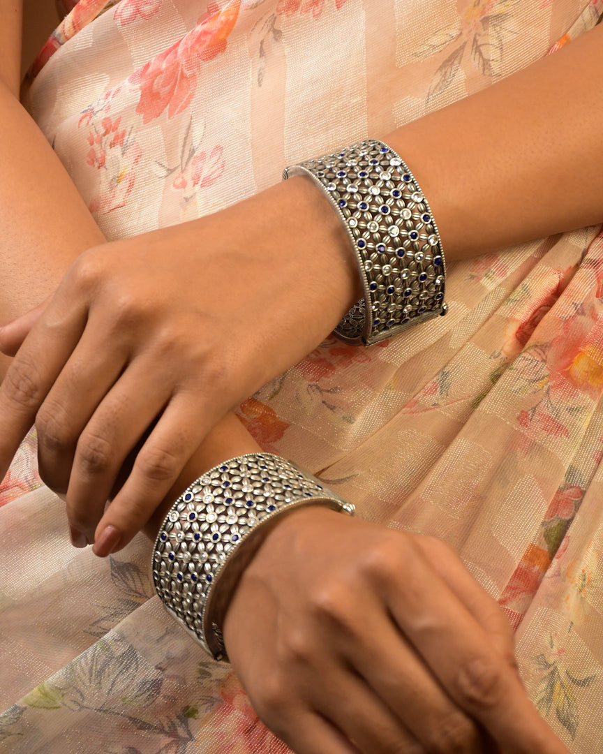 Kanvika Pair Of Stone Bangles