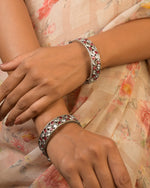 Load image into Gallery viewer, Swara Pair Stone Bangles