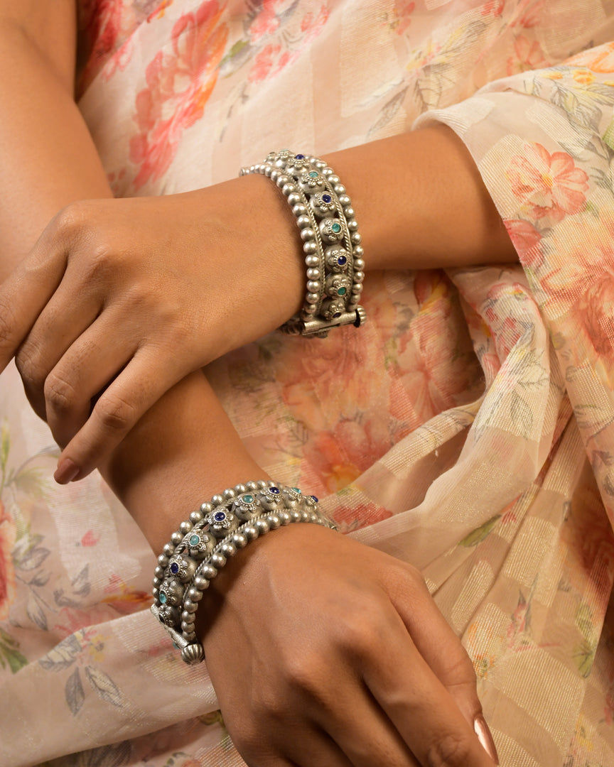 Reva Pair Of Stone Bangles