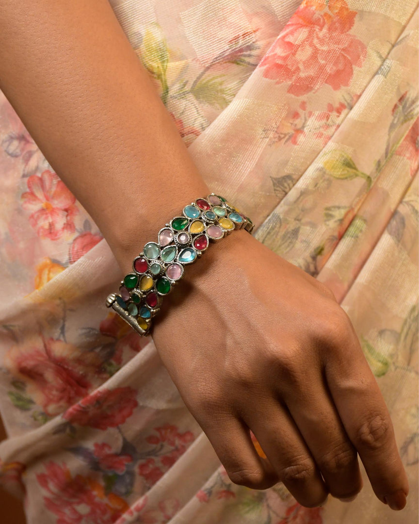Shreya Pair Of Stone Bangles