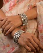 Load image into Gallery viewer, Kiara Pair Of Stone Bangles