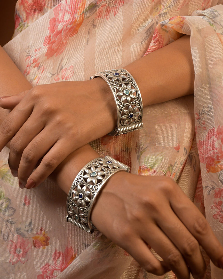 Kiara Pair Of Stone Bangles