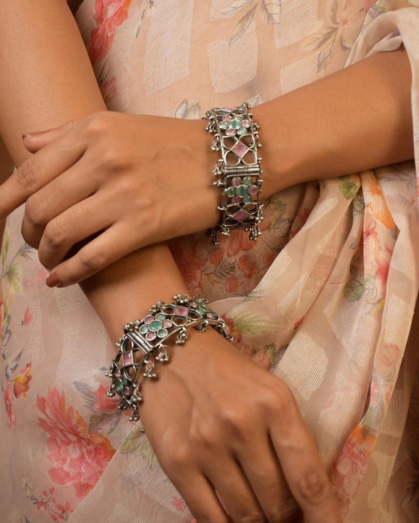 Manya Pair Of Stone Bangles