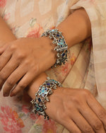 Load image into Gallery viewer, Manya Pair Of Stone Bangles