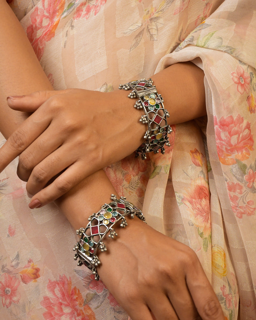 Manya Pair Of Stone Bangles