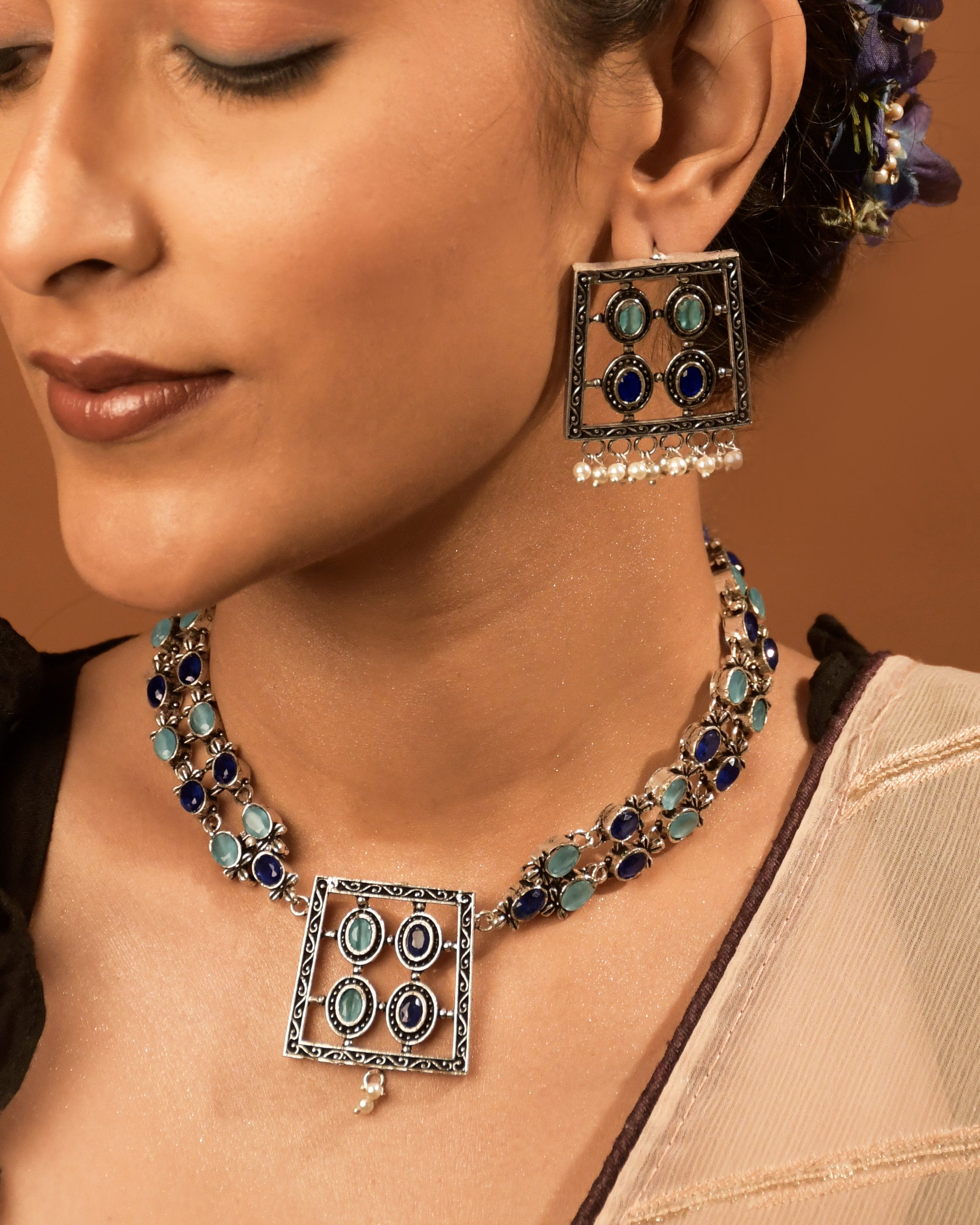 Vanee Stone Necklace Set