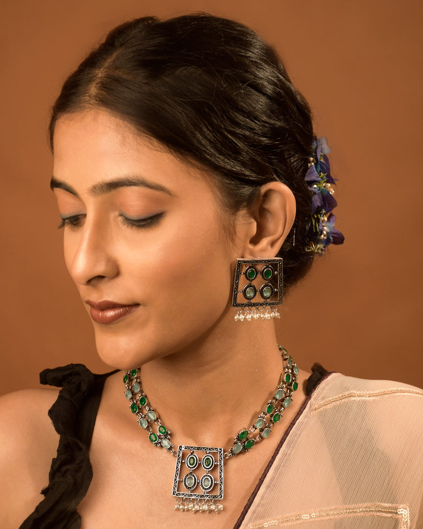 Vanee Stone Necklace Set