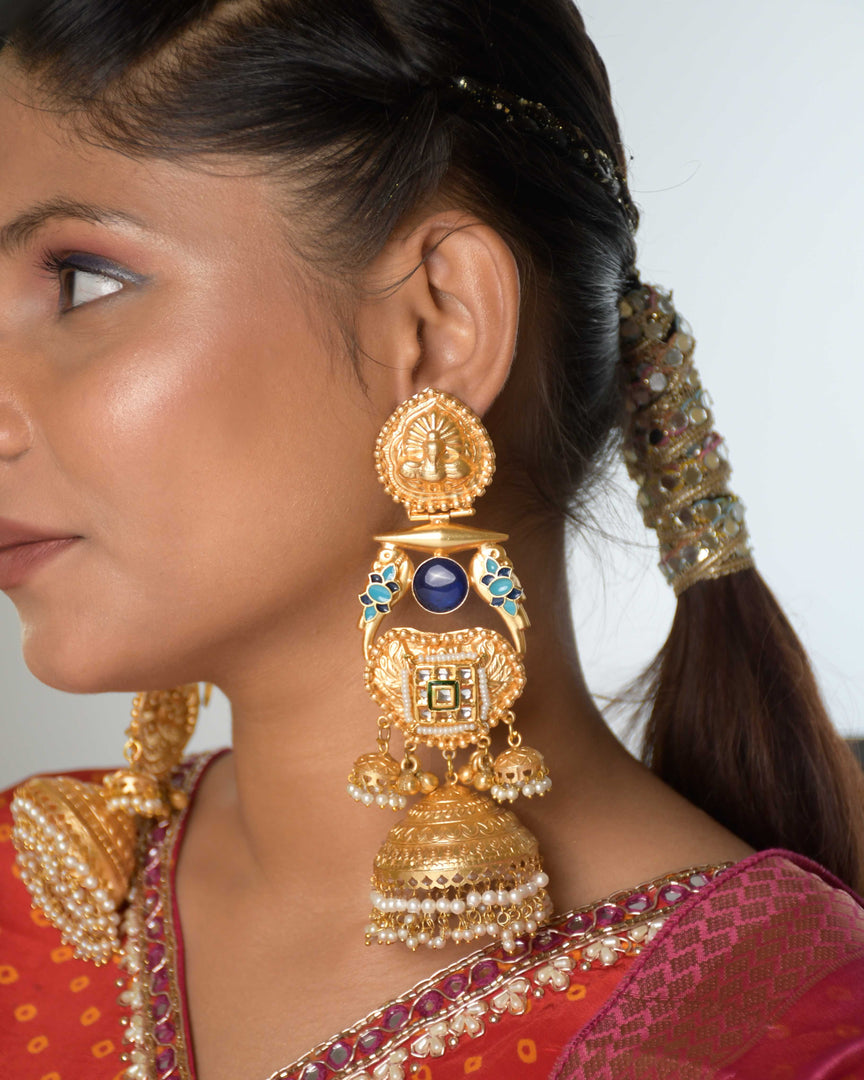 Saanvi Golden Earrings