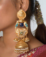 Load image into Gallery viewer, Saanvi Golden Earrings