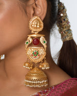 Load image into Gallery viewer, Saanvi Golden Earrings