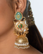 Load image into Gallery viewer, Mehira Golden Earrings