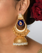 Load image into Gallery viewer, Aarohi Golden Earrings