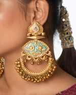 Load image into Gallery viewer, Suvarna Golden Earrings