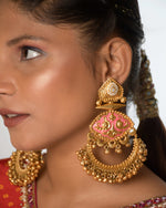 Load image into Gallery viewer, Suvarna Golden Earrings