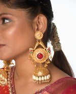 Load image into Gallery viewer, Kalyani Golden Earrings