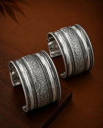 Load image into Gallery viewer, Brass Oxidised Kada Pair