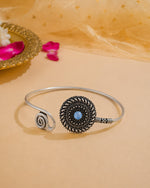 Load image into Gallery viewer, Niva Brass Arm Cuff