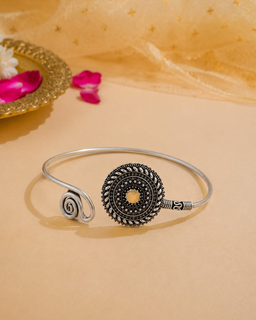Niva Brass Arm Cuff