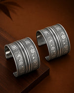 Load image into Gallery viewer, Jiya Brass Oxidised Kada