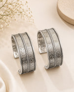 Load image into Gallery viewer, FLORAL VINE SILVERLOOKALIKE KADA