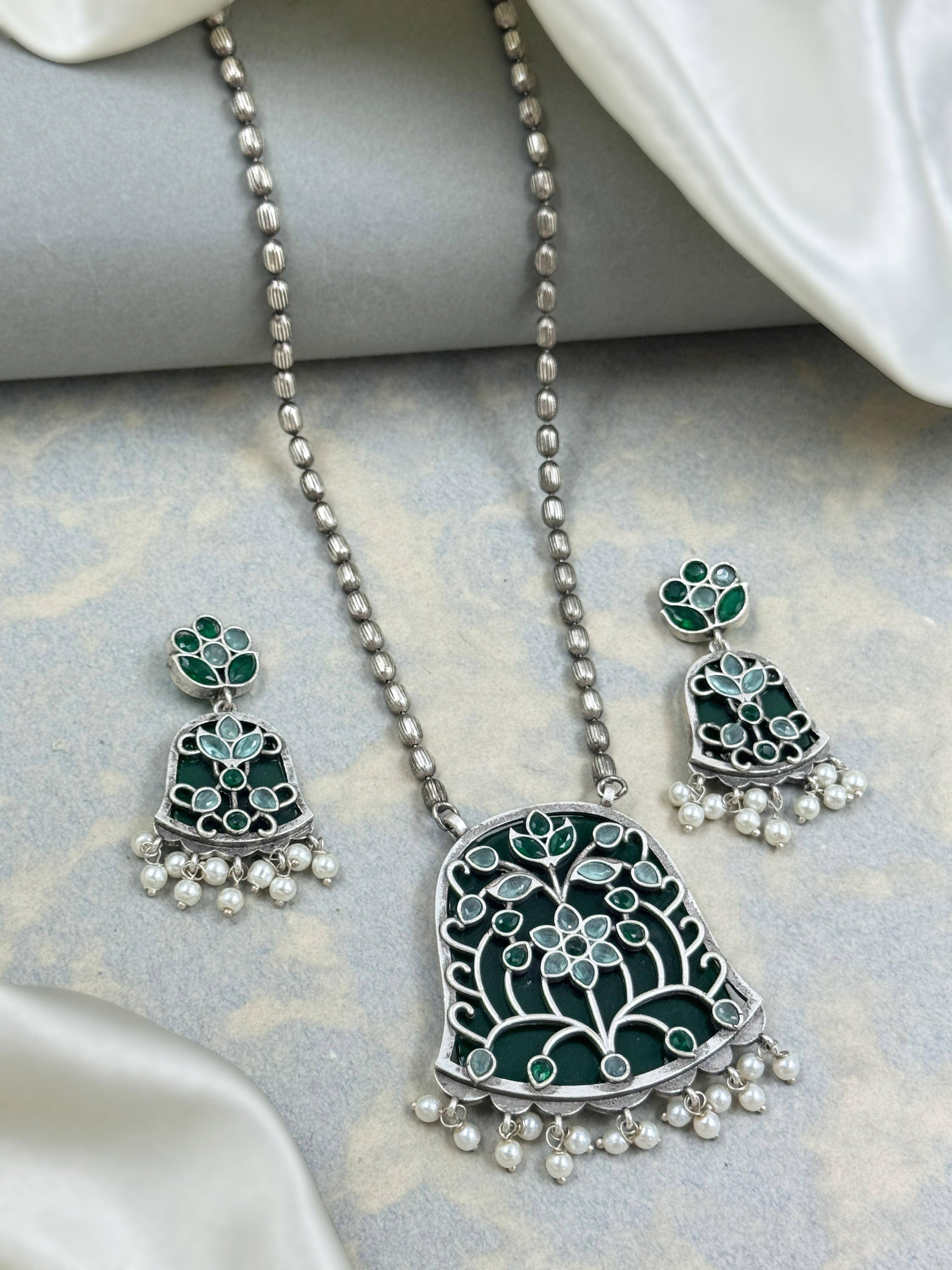 MANASVI STONE NECKLACE SET