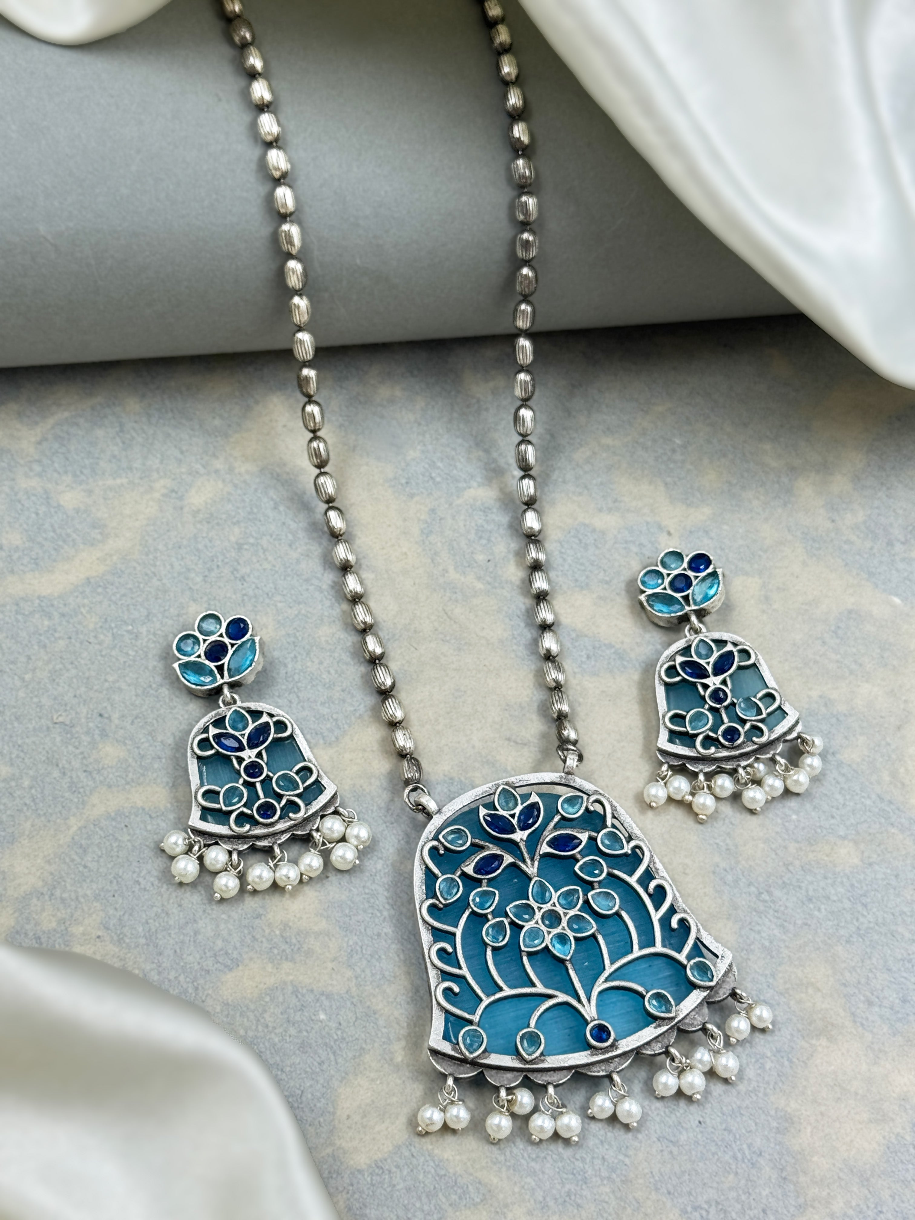 MANASVI STONE NECKLACE SET