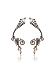 VINTAGE LAMP SILVER LOOKALIKE STUD EARRINGS