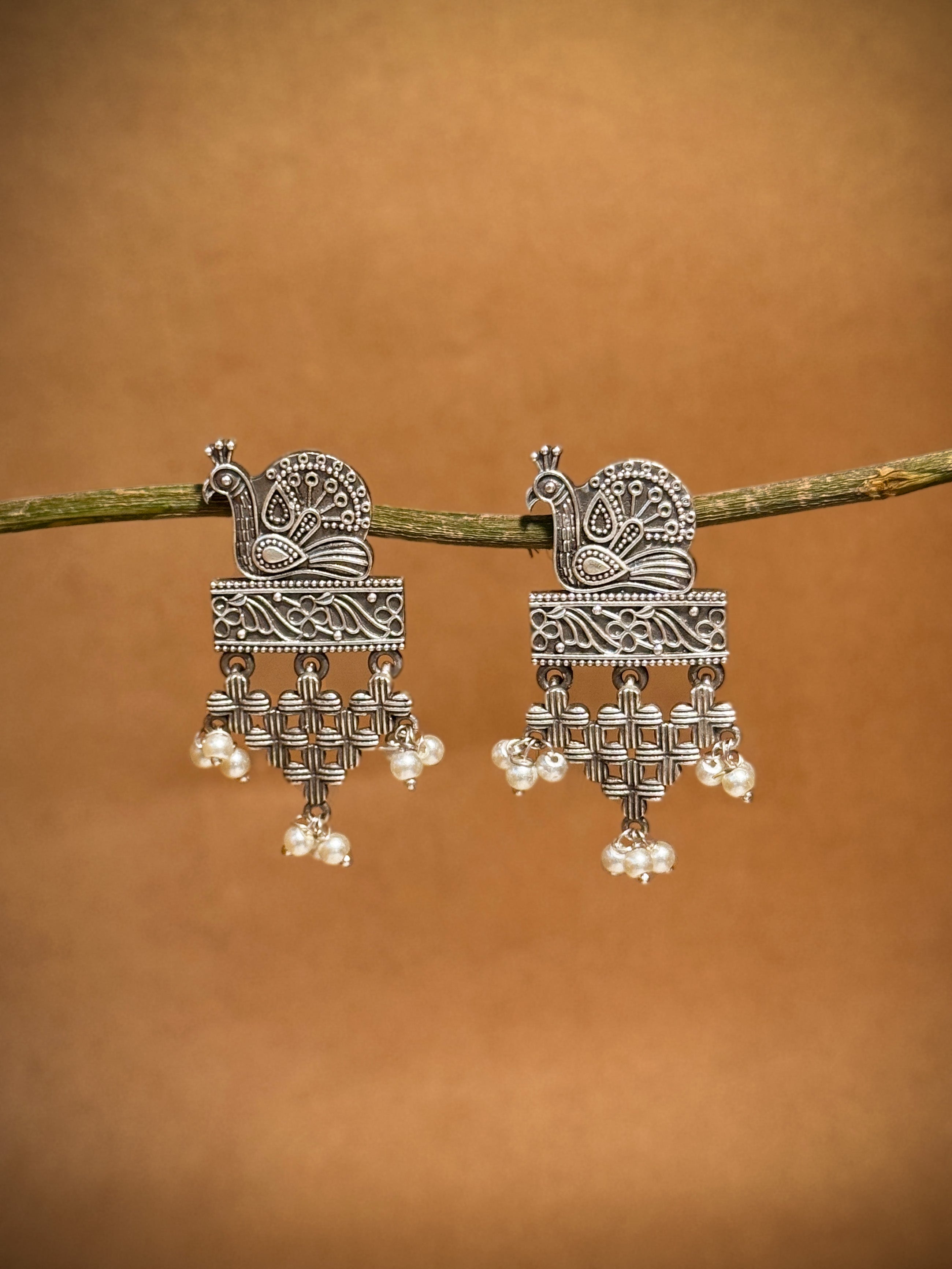 PEACOCK PEARL DROP SILVER LOOKALIKE DANGLER EARRINGS