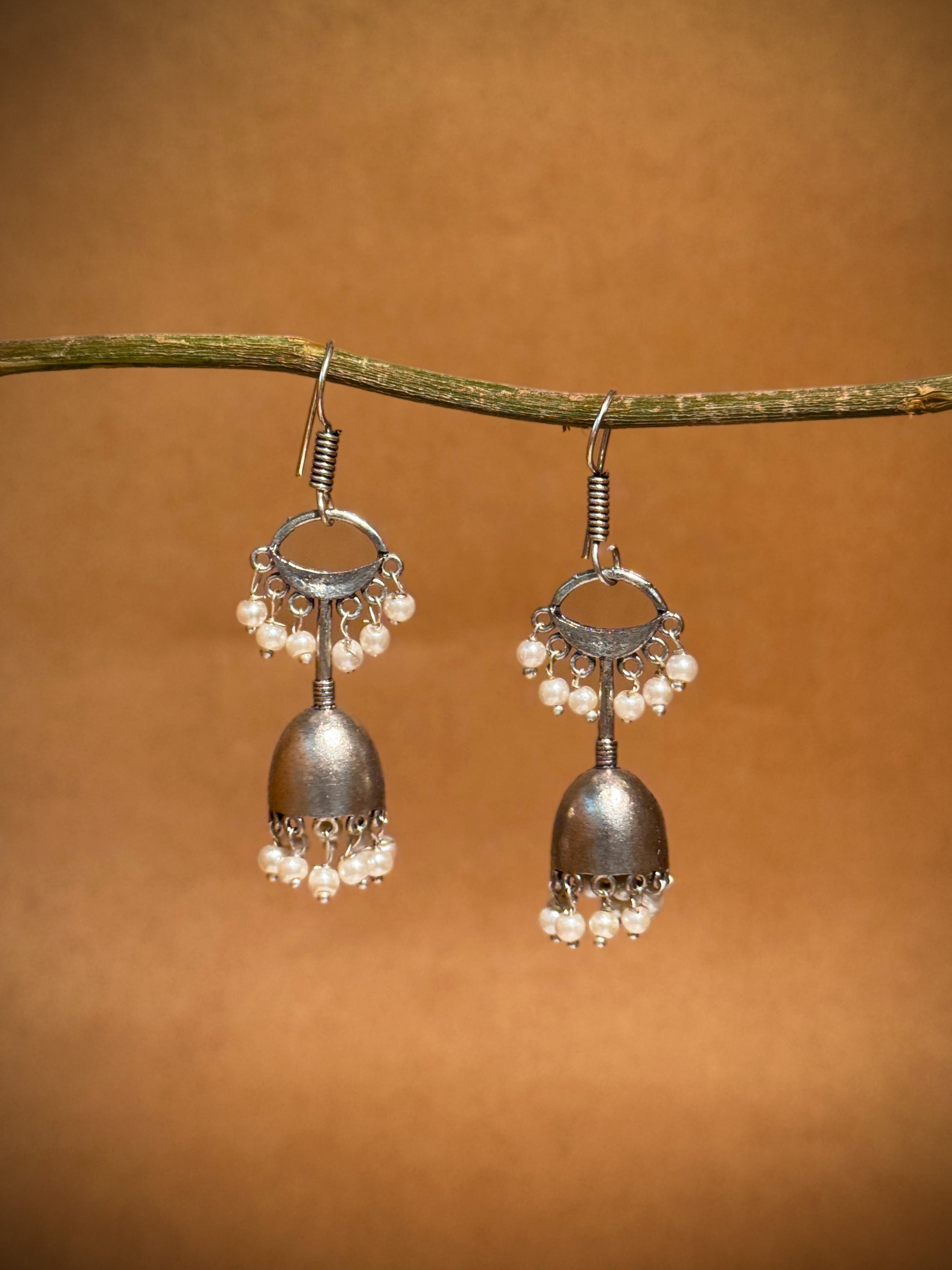 PEARL BLOOM SILVER LOOKALIKE DANGLER EARRINGS