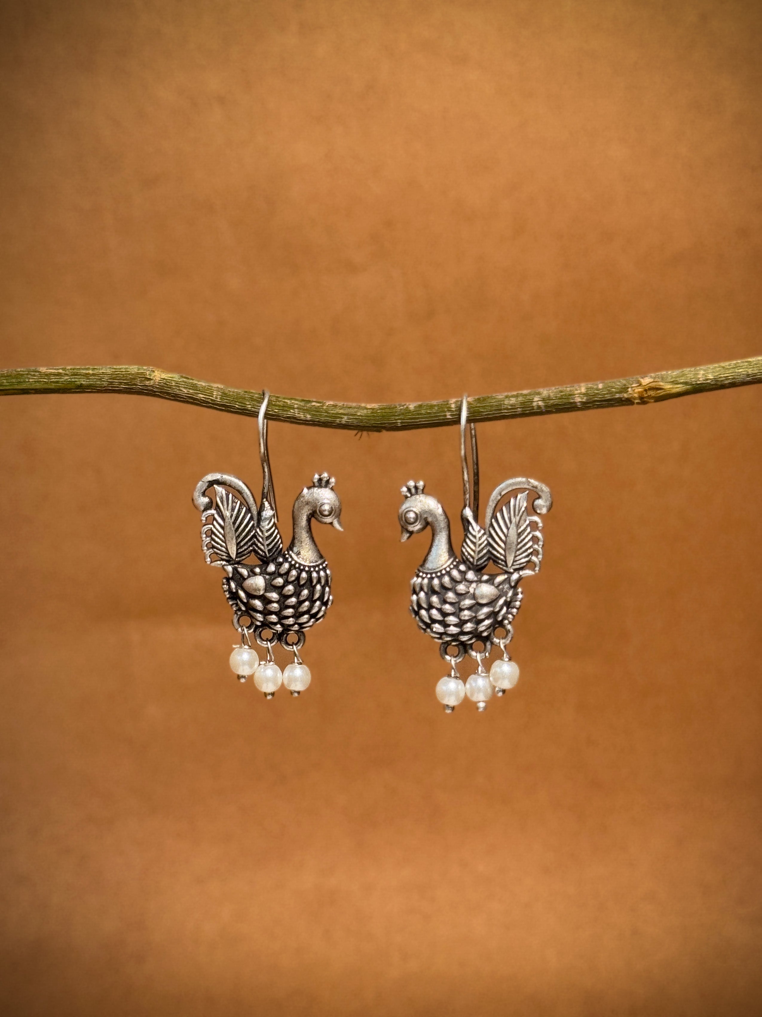 PEARL PLUME PEACOCK SILVER LOOKALIKE DANGLER EARRINGS