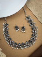 Load image into Gallery viewer, Vani Stone Necklace Set