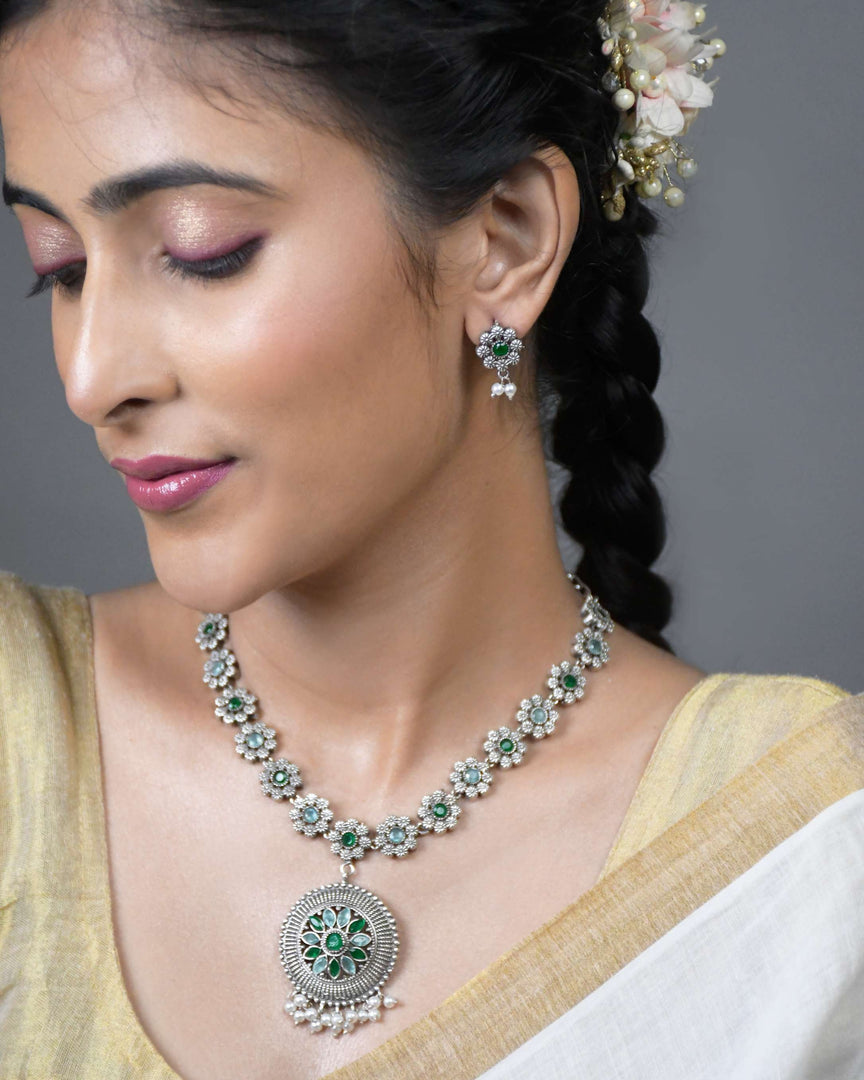 Inaaya Stone Necklace Set