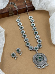 Inaaya Stone Necklace Set