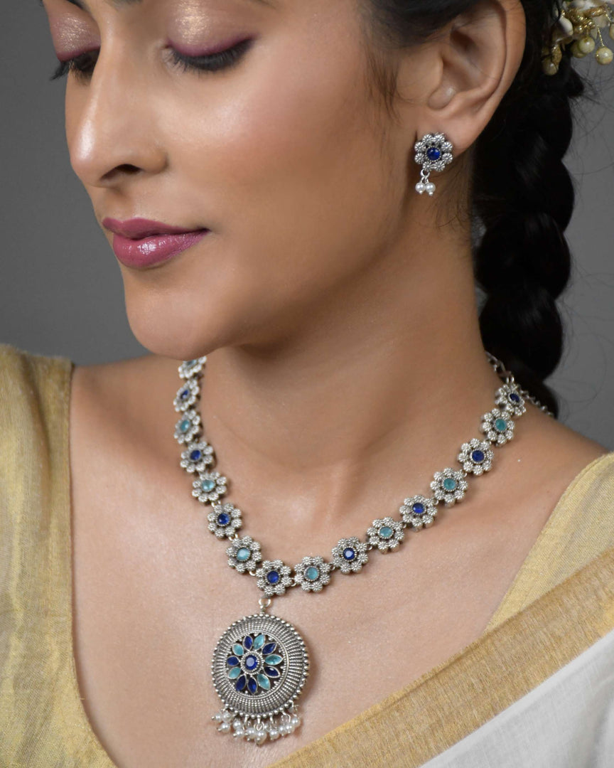 Inaaya Stone Necklace Set