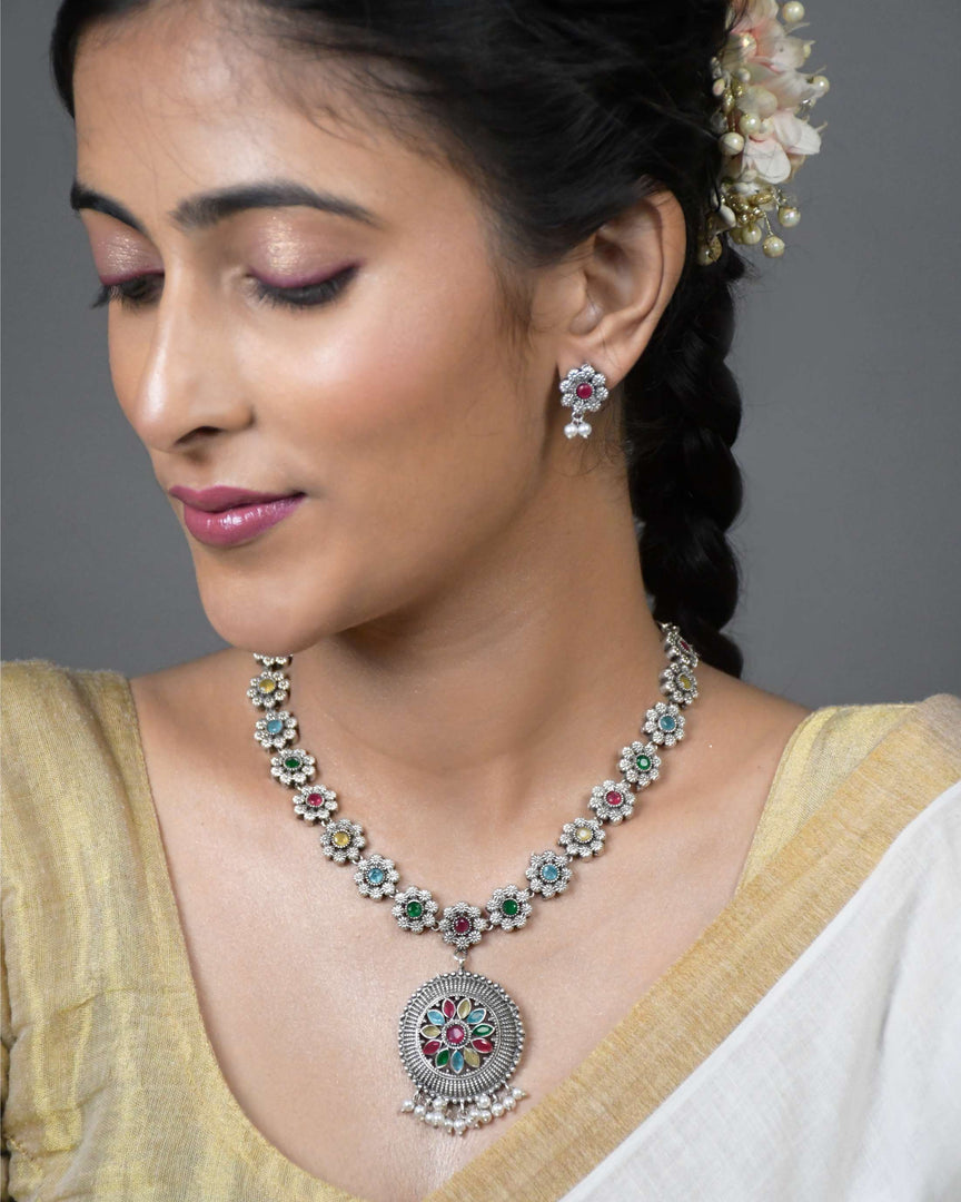 Inaaya Stone Necklace Set